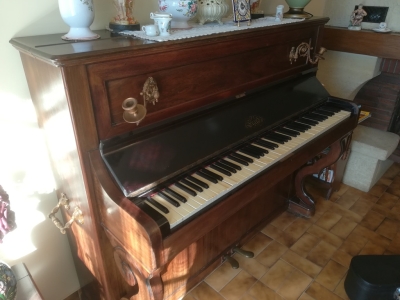 Photo don Piano droit erard a restaurer
